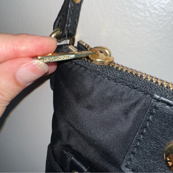 Marc Jacobs Black Nylon Crossbody Bag Purse Zipper Closure Gold Tone Hardware - Picture 5 of 12